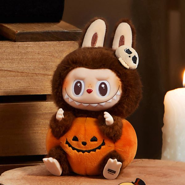 Labubu Zucca Halloween – Peluche Kawaii Collezionabile con Ciondolo - Immagine di 3