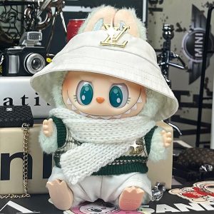 Labubu Winter White – Eleganza Ribelle in Stile Urban