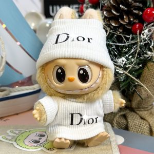 Labubu White Winter Elegance – Inverno Morbido e Raffinato in Edizione Bianca