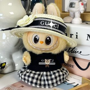 Labubu Country Elegance – Vichy Chic e Dettagli di Classe