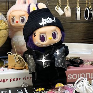 Completo Black Streetwear per Labubu – Stile Urbano e Carisma Misterioso