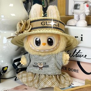 Labubu Countryside Elegance – Fascino Rustico e Morbidezza Raffinata