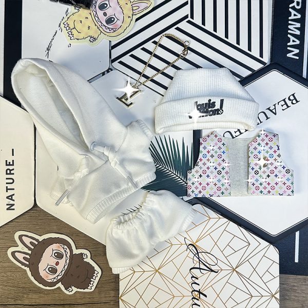 Completo Streetwear Bianco Arcobaleno per Labubu – Stile Urban e Vibrazioni Positive - Immagine di 2