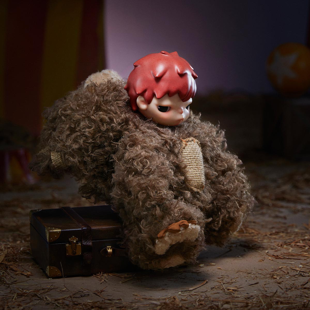 Hirono Bear Vinyl Plush Doll – Peluche da Collezione Artistico 38 cm | Designer Art Toy - Immagine di 4