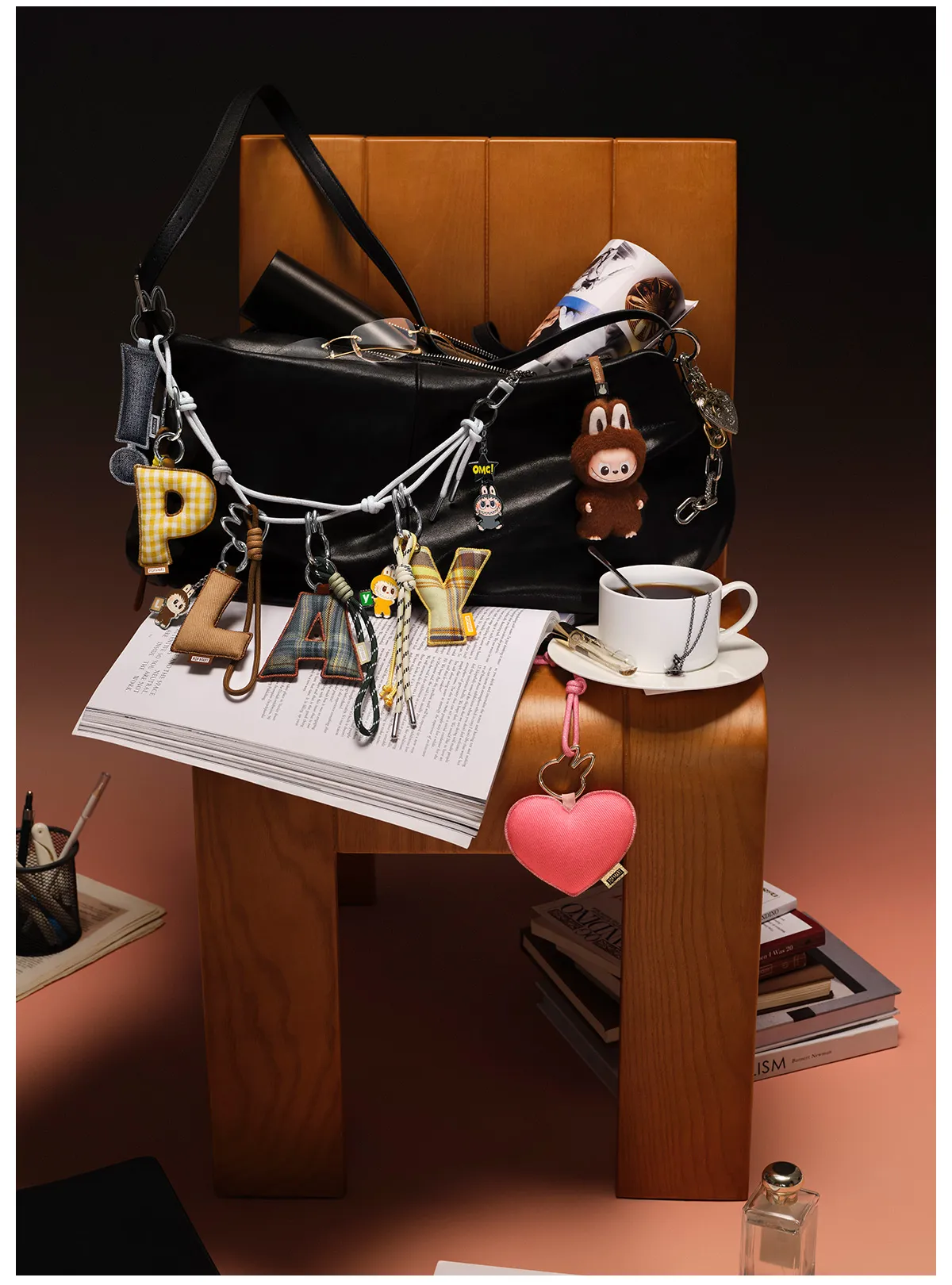 Labubu Letter Pendant “O” – Ciondolo Collezionabile Pin for Love Series - Immagine di 5